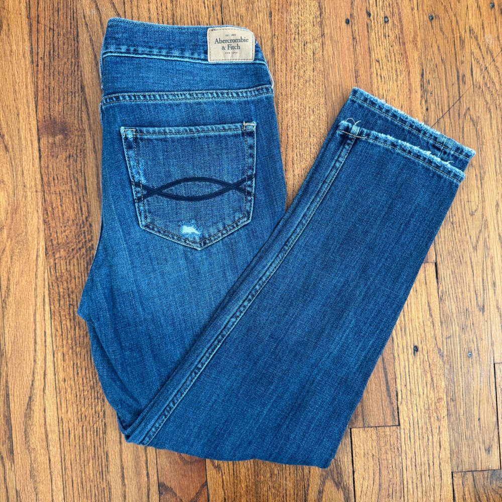 Abercrombie & Fitch Boyfriend Straight distressed